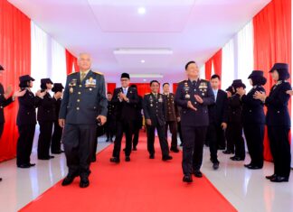 Pangdam VI/Mulawarman Hadiri Upacara HUT ke-79 Bhayangkara di Mapolda Kaltim