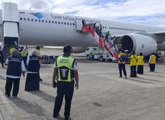 Polresta Balikpapan Amankan Kedatangan Jamaah Haji Kloter 15 Asal Sulawesi Utara