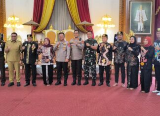 Kapolda Kaltim Silaturahmi ke Kedaton Kesultanan Kutai, Dukung Sinergi Budaya dan Keamanan Daerah