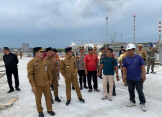 Wali Kota Rahmad Masud Tinjau Jembatan Kampung Atas Air Balikpapan Barat