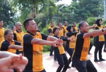 Kapolda Kaltim Irjen Pol Endar Priantoro Pimpin Olahraga Bersama, Wujudkan Kebugaran dan Soliditas Personel