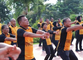 Kapolda Kaltim Irjen Pol Endar Priantoro Pimpin Olahraga Bersama, Wujudkan Kebugaran dan Soliditas Personel