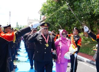 Polda Kaltim Gelar Upacara Wisuda Purna Bakti, Kapolda: Pengabdian Tak Berhenti Saat Pensiun