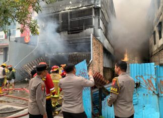 Kebakaran Gudang di Balikpapan: Satu Warga Alami Luka Bakar, Pemadaman Berlangsung 5 Jam