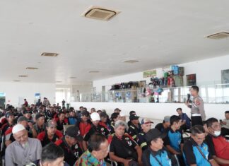 Ditlantas Polda Kaltim Gelar “Polantas Menyapa” Bersama Porter dan Buruh Pelabuhan Semayang