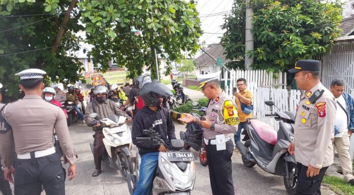 Satlantas Polresta Balikpapan Gelar Razia Operasi Zebra Mahakam 2025 di Muara Rapak, 165 Pelanggar Terjaring