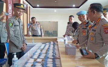 Polresta Balikpapan Gelar Tes Urine Mendadak, Pastikan Personel Bebas dari Penyalahgunaan Narkoba